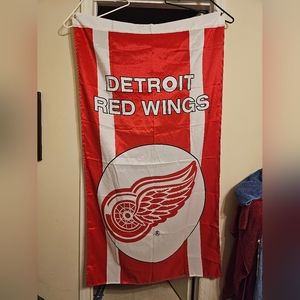 Detroit Red Wings Vertical Flag. 61" X 33"